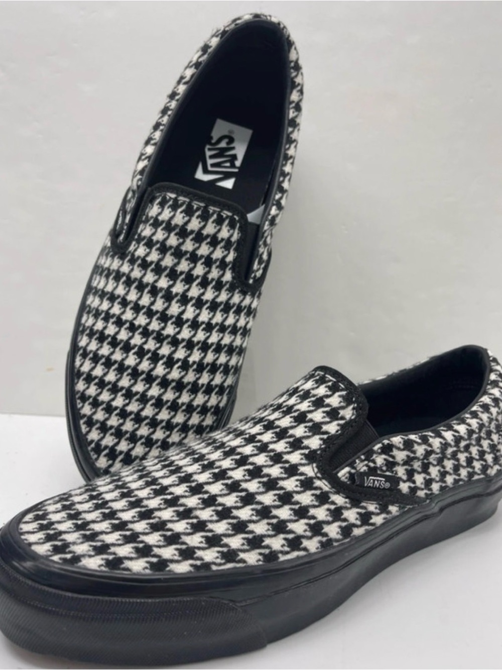 Preowned Almost New Vans Unisex Slip-On Sneakers in Black & White Houndstooth .